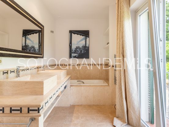 Villa de 5 dormitorios a la venta en Sotogrande Costa Central | Holmes Property Sales