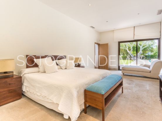 Sotogrande Costa Central, villa con 5 dormitorios en venta | Holmes Property Sales