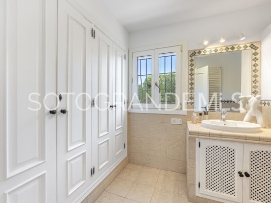 For sale villa with 6 bedrooms in Sotogrande Alto Central | Holmes Property Sales