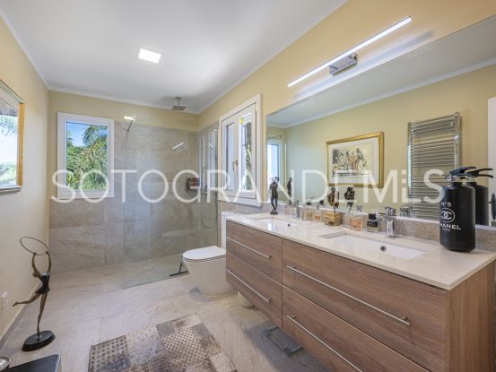 For sale villa with 6 bedrooms in Sotogrande Alto Central | Holmes Property Sales