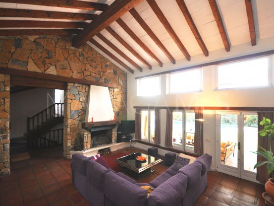Villa a la venta en El Paraiso con 4 dormitorios | Benarroch Real Estate
