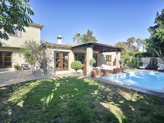 For sale 3 bedrooms villa in El Pilar, Estepona | Benarroch Real Estate