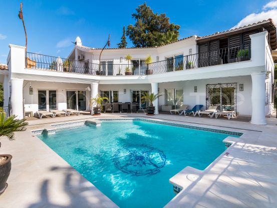 Comprar villa en El Paraiso con 4 dormitorios | Benarroch Real Estate