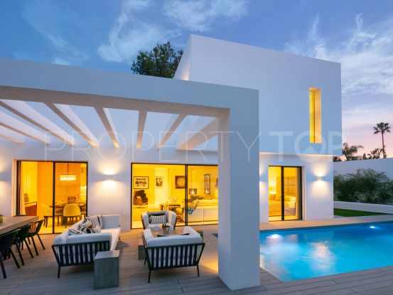 Villa for sale in Guadalmina Alta with 4 bedrooms | Benarroch Real Estate