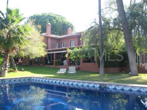 Villa en venta en Rocio de Nagüeles, Marbella Golden Mile | Nvoga Marbella Realty