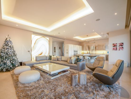 Comprar villa con 7 dormitorios en El Herrojo | Nvoga Marbella Realty
