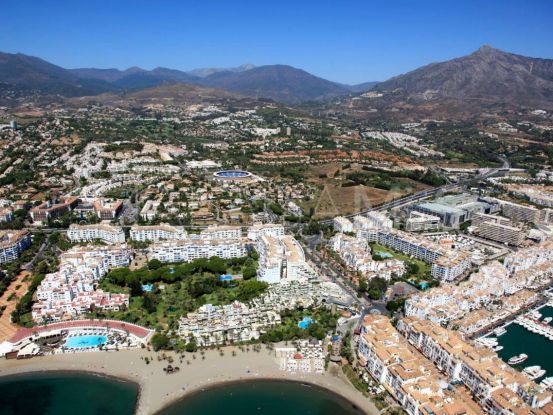 Comprar apartamento en Playas del Duque con 3 dormitorios | Nvoga Marbella Realty