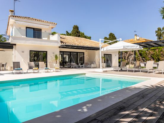 Comprar villa en Cortijo Blanco de 4 dormitorios | Nvoga Marbella Realty