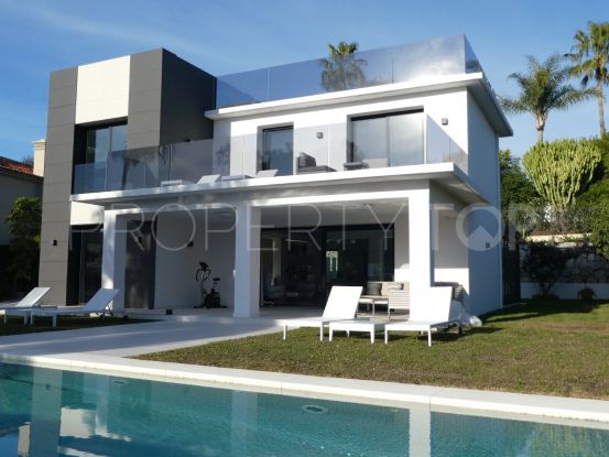 Villa for sale in Parcelas del Golf with 4 bedrooms | Marbella Unique Properties
