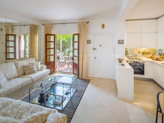 Apartamento de 2 dormitorios recientemente reformado en la Milla de Oro de Marbella