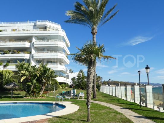 Sea views from this stunning 3 bedroom frontline beach apartment in Playa Esmeralda