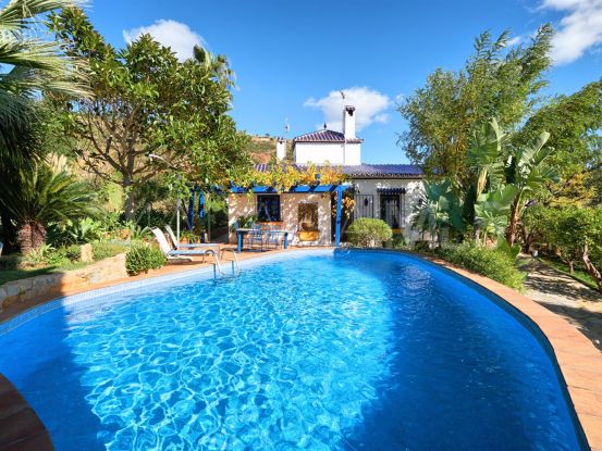 For sale country house in Los Reales - Sierra Estepona | Cosmopolitan Properties
