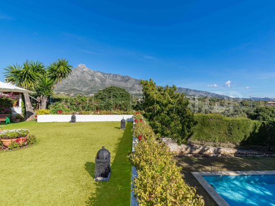 Villa for sale in Las Lomas del Marbella Club with 5 bedrooms | Cosmopolitan Properties
