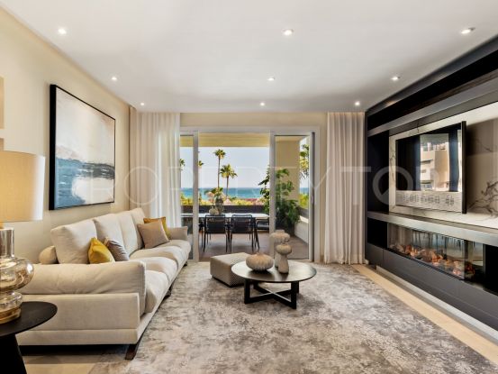 Fantastic fully renovated top quality apartment in Bahía del Velerin, Estepona