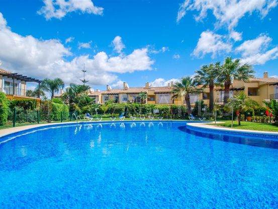 Azalea Beach, Marbella - Puerto Banus, adosado de 5 dormitorios a la venta | Cosmopolitan Properties