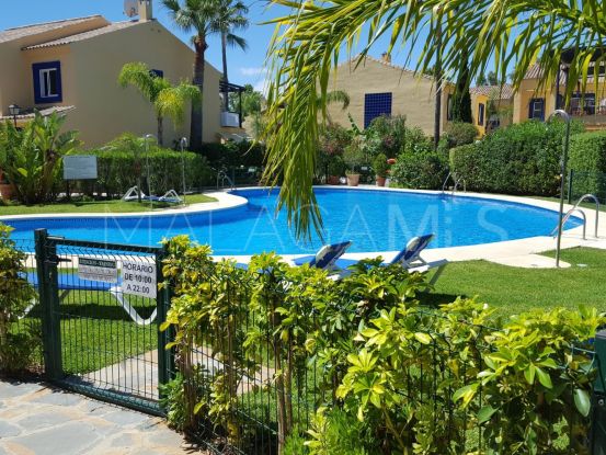 Azalea Beach, Marbella - Puerto Banus, adosado de 5 dormitorios a la venta | Cosmopolitan Properties