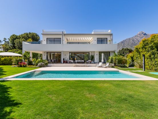 Lomas de Puente Romano, Marbella Golden Mile, villa a la venta de 6 dormitorios | Cosmopolitan Properties