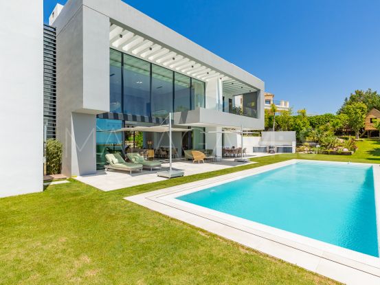 Villa en venta de 5 dormitorios en Los Arqueros, Benahavis | Cosmopolitan Properties