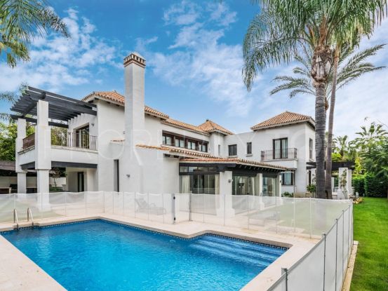 Villa de 4 dormitorios a la venta en Las Mimosas, Marbella - Puerto Banus | Cosmopolitan Properties