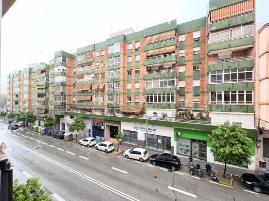 Apartamento en Parque Victoria Eugenia con 3 dormitorios | Cosmopolitan Properties