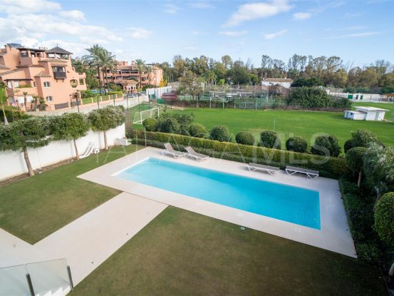 Villa en venta con 4 dormitorios en Casasola, Estepona | Cosmopolitan Properties