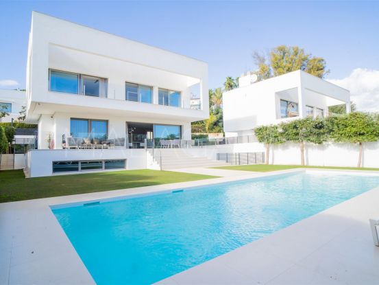 Villa en venta con 4 dormitorios en Casasola, Estepona | Cosmopolitan Properties