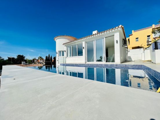 For sale El Faro 4 bedrooms chalet | Cosmopolitan Properties
