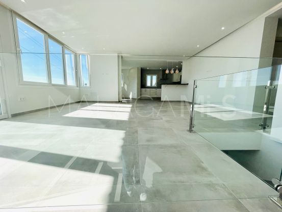 Comprar chalet en El Faro de 4 dormitorios | Cosmopolitan Properties