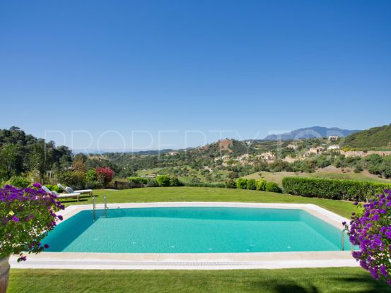 Villa a la venta en Marbella Club, Marbella Golden Mile | Inmobiliaria Luz