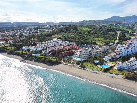 Apartamento planta baja en venta en Estepona de 2 dormitorios | Inmobiliaria Luz