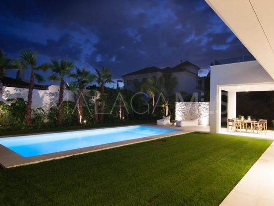 Villa a la venta en Guadalmina Baja de 4 dormitorios | Inmobiliaria Luz