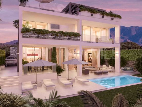 Comprar villa en Estepona Golf con 3 dormitorios | Inmobiliaria Luz