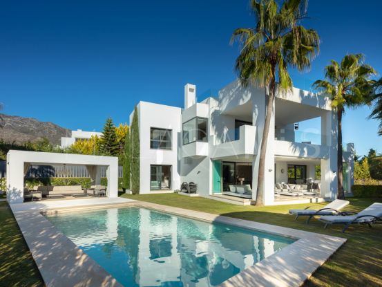 Altos de Puente Romano, Marbella Golden Mile, villa de 5 dormitorios a la venta | Terra Realty