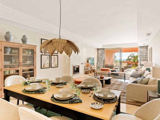 Apartamento a la venta con 2 dormitorios en Los Monteros Playa, Marbella Este | Amrein Fischer