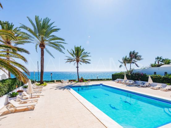 El Oasis Club, Marbella Golden Mile, villa con 3 dormitorios a la venta | Amrein Fischer