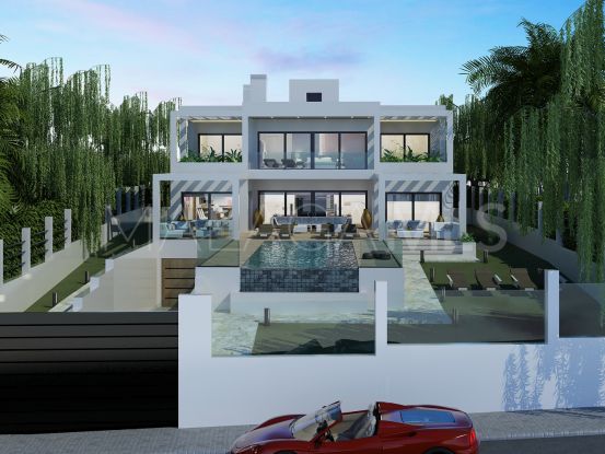 Comprar villa en Elviria Playa, Marbella Este | Amrein Fischer