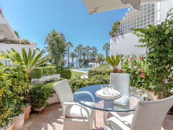 Apartamento de 2 dormitorios en venta en Andalucia beach, Estepona | Gabriela Recalde Marbella Properties