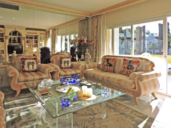 Buy apartment in Alcazaba with 2 bedrooms | Gabriela Recalde Marbella Properties