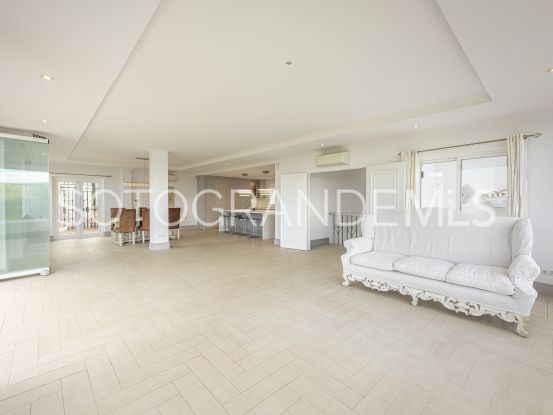 Villa for sale in Zona E with 6 bedrooms | Rhead Estates