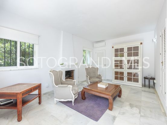 Villa for sale in Zona E with 6 bedrooms | Rhead Estates