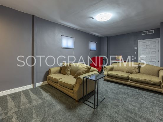 Villa for sale in Zona E with 6 bedrooms | Rhead Estates