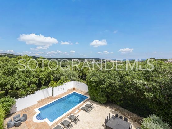 Villa for sale in Zona E with 6 bedrooms | Rhead Estates