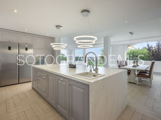 Villa for sale in Zona E with 6 bedrooms | Rhead Estates