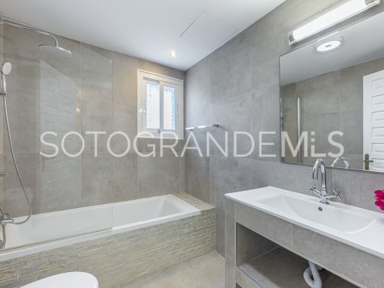 Villa for sale in Zona E with 6 bedrooms | Rhead Estates