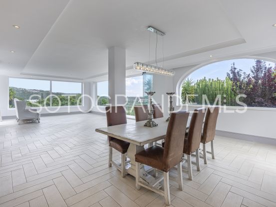 Villa for sale in Zona E with 6 bedrooms | Rhead Estates