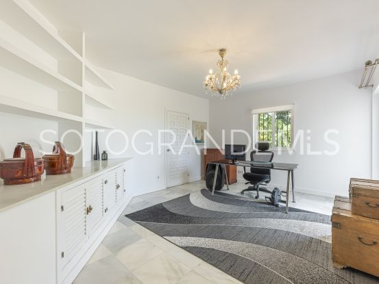 Villa for sale in Zona E with 6 bedrooms | Rhead Estates