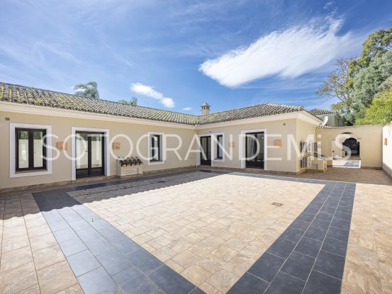 Comprar villa en Zona F de 5 dormitorios | Rhead Estates