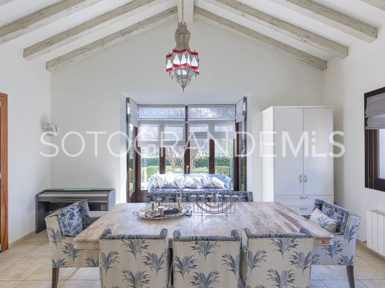Comprar villa en Zona F de 5 dormitorios | Rhead Estates