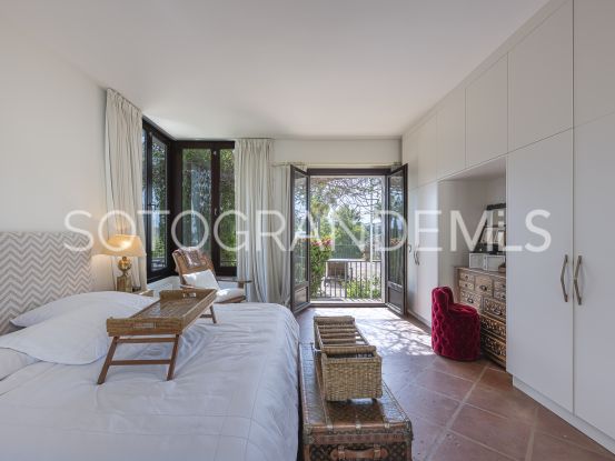 Comprar villa en Zona F de 5 dormitorios | Rhead Estates
