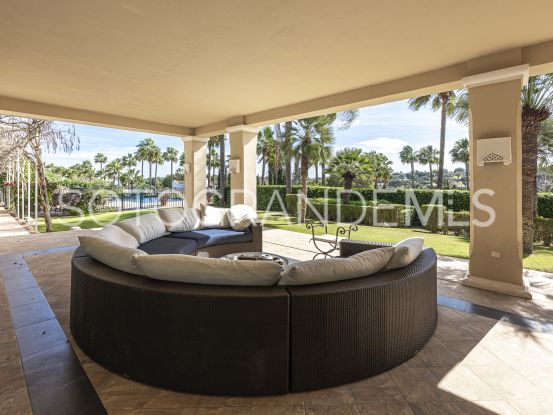 Comprar villa en Zona F de 5 dormitorios | Rhead Estates